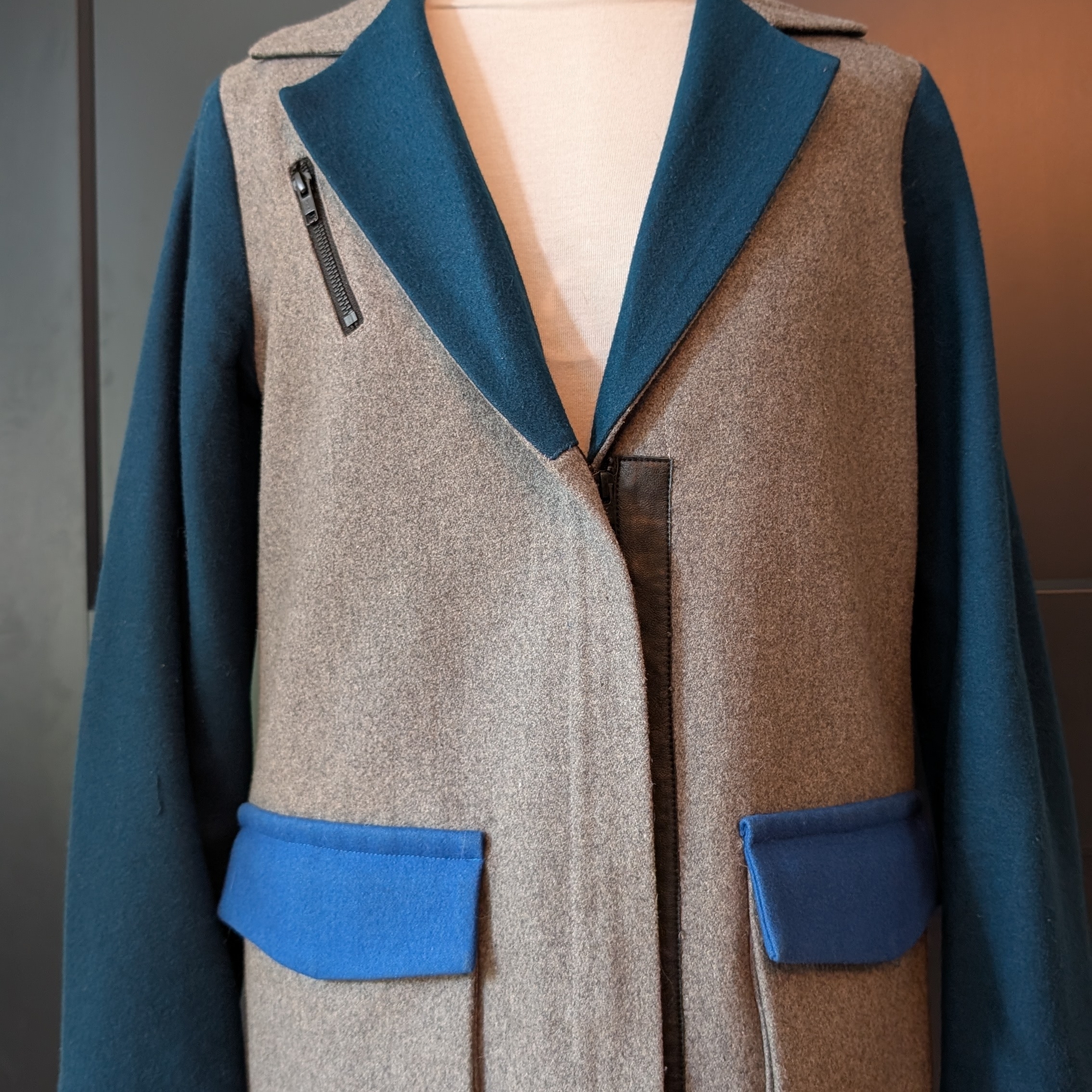 Ellie Mae Wool Gray And Blue Coat With Zipper Detail